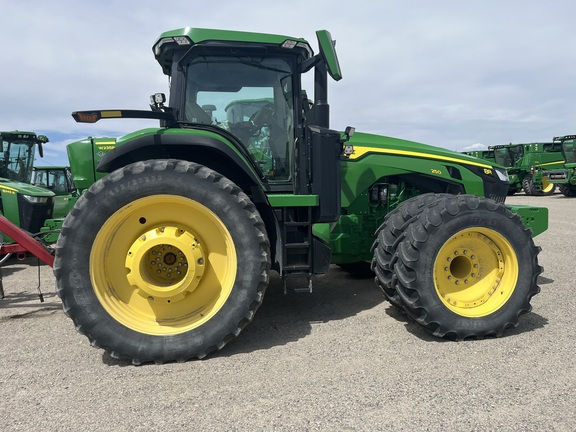 2022 John Deere 8R 250 Tractor