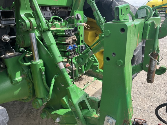 2022 John Deere 8R 250 Tractor