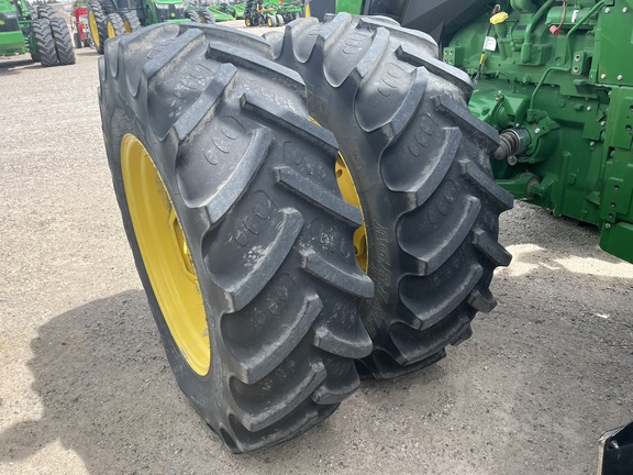 2022 John Deere 8R 250 Tractor