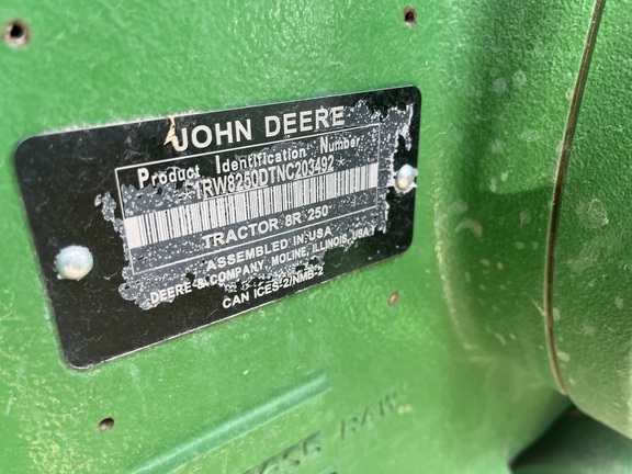 2022 John Deere 8R 250 Tractor