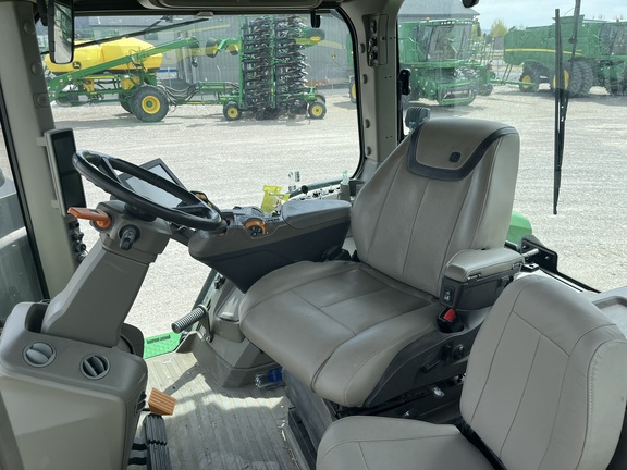 2022 John Deere 8R 250 Tractor
