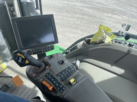 2022 John Deere 8R 250 Tractor