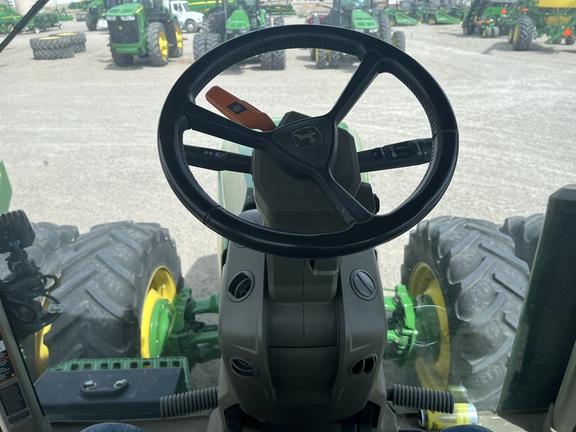 2022 John Deere 8R 250 Tractor