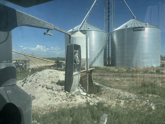 2019 John Deere 9520R Tractor 4WD