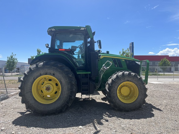 2023 John Deere 7R 230 Tractor
