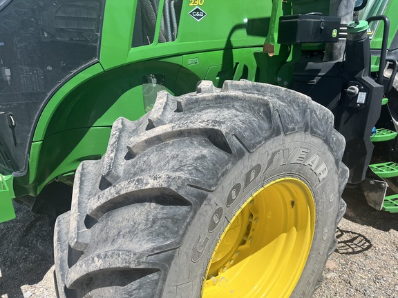 2023 John Deere 7R 230 Tractor