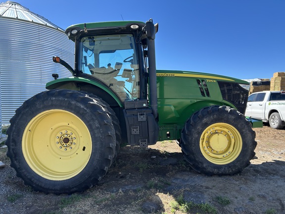 2013 John Deere 7215R Tractor