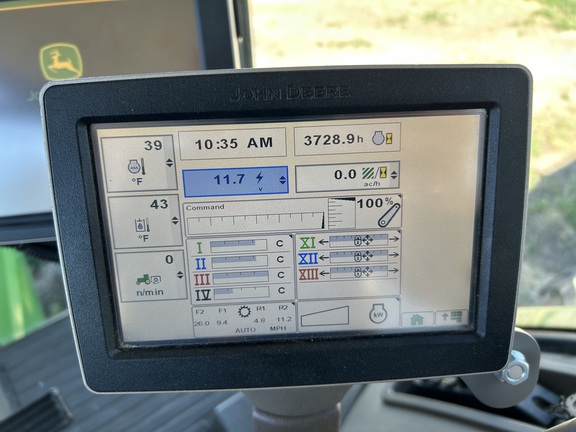 2013 John Deere 7215R Tractor