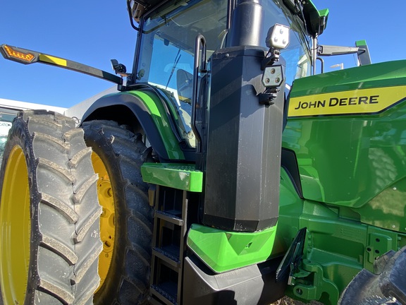 2023 John Deere 8R 250 Tractor