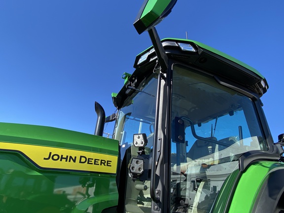 2023 John Deere 8R 250 Tractor