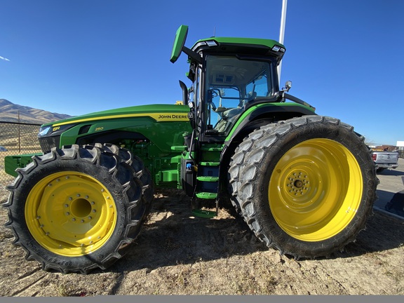 2023 John Deere 8R 250 Tractor