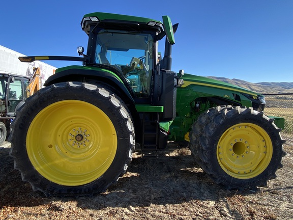 2023 John Deere 8R 250 Tractor