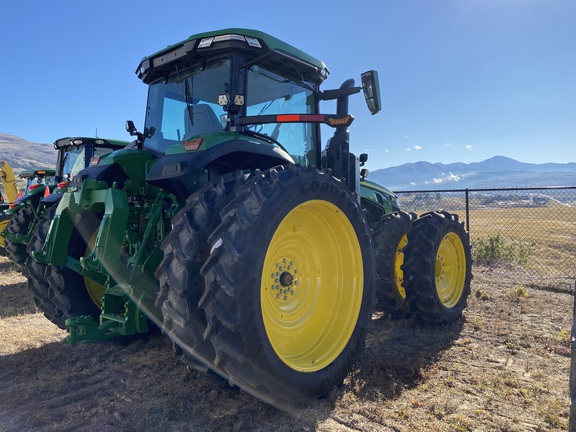 2023 John Deere 8R 250 Tractor