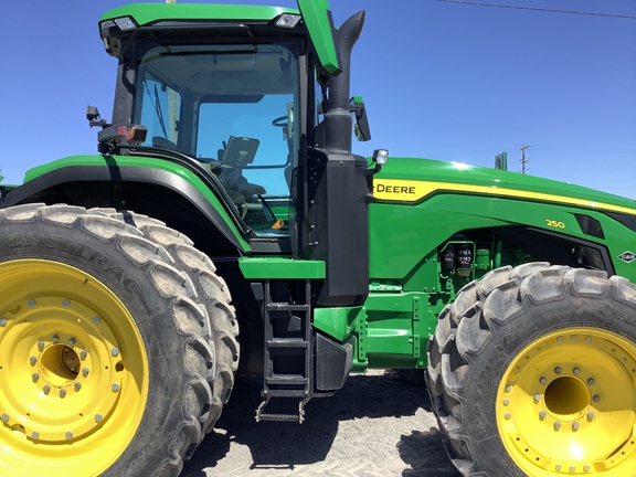 2021 John Deere 8R 250 Tractor