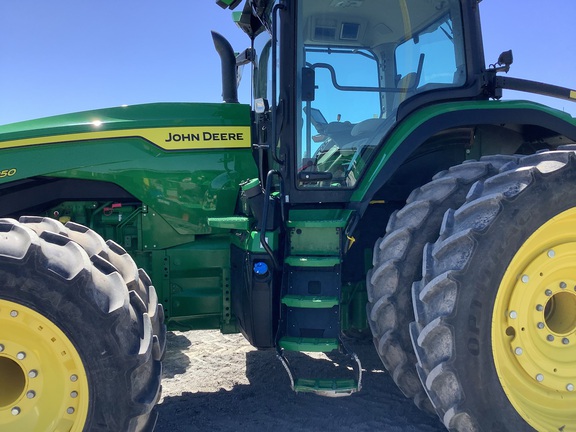 2021 John Deere 8R 250 Tractor