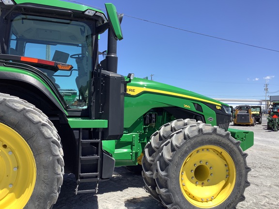 2021 John Deere 8R 250 Tractor