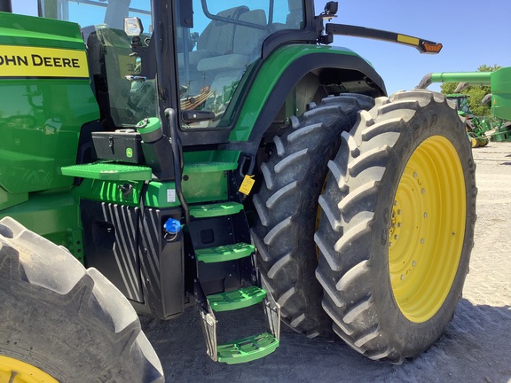 2021 John Deere 8R 250 Tractor