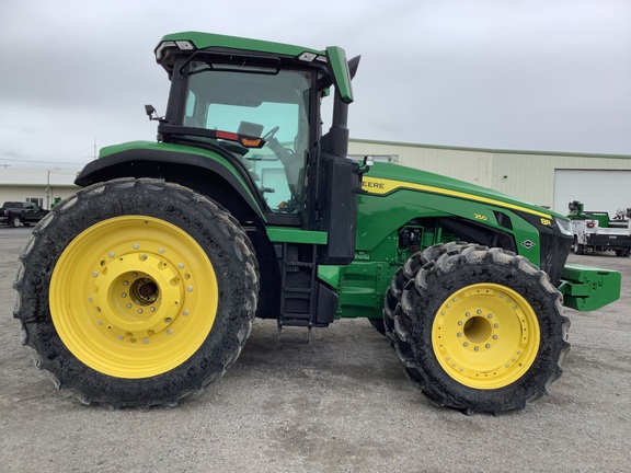 2021 John Deere 8R 250 Tractor