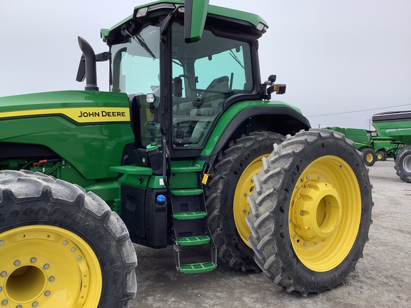 2021 John Deere 8R 250 Tractor