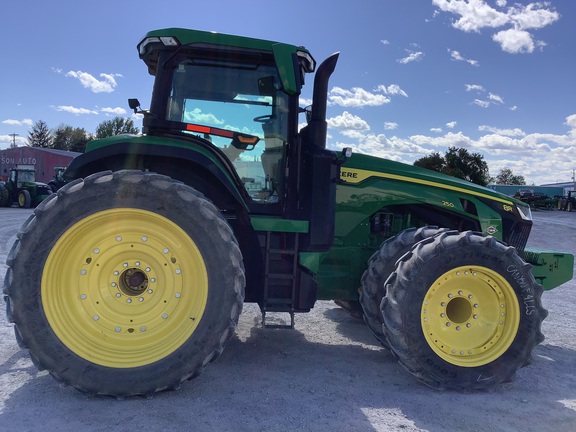 2021 John Deere 8R 250 Tractor