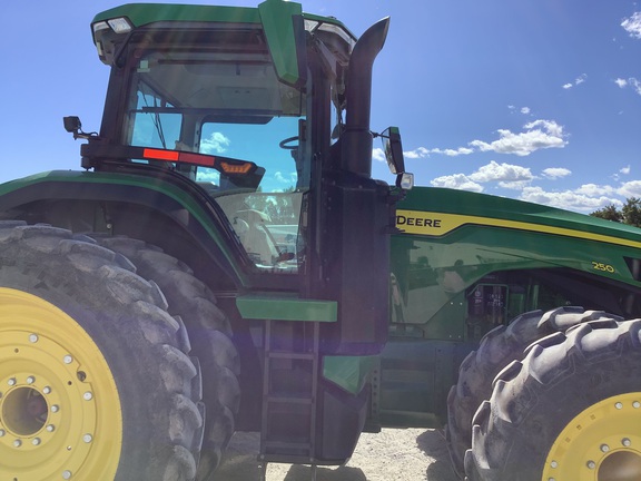 2021 John Deere 8R 250 Tractor