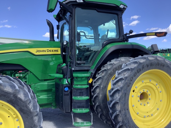 2021 John Deere 8R 250 Tractor