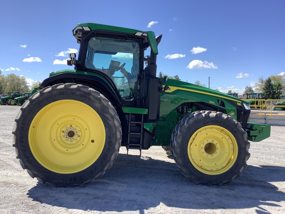 2023 John Deere 8R 250 Tractor