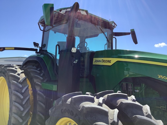 2023 John Deere 8R 250 Tractor