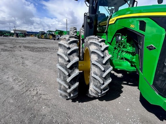 2023 John Deere 8R 250 Tractor