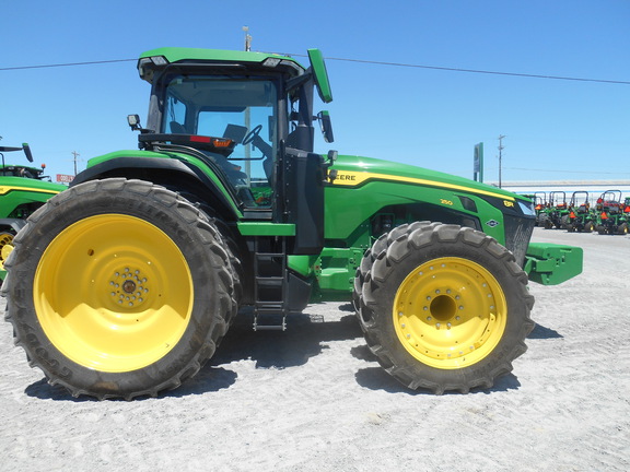 2023 John Deere 8R 250 Tractor