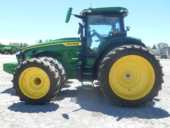 2023 John Deere 8R 250 Tractor