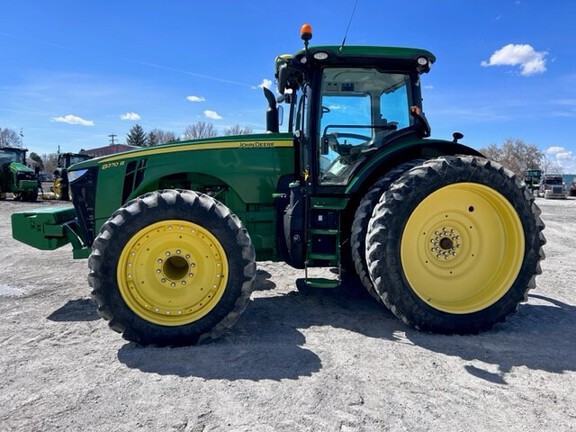 2015 John Deere 8270R Tractor