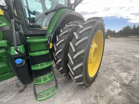 2023 John Deere 8R 370 Tractor