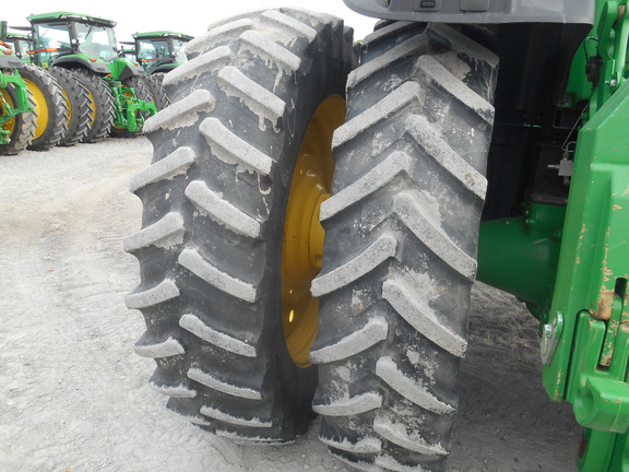 2015 John Deere 8370R Tractor