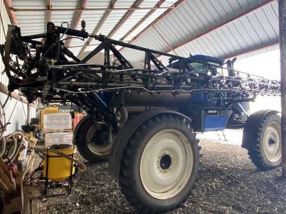 2015 New Holland SP.275R Sprayer/High Clearance