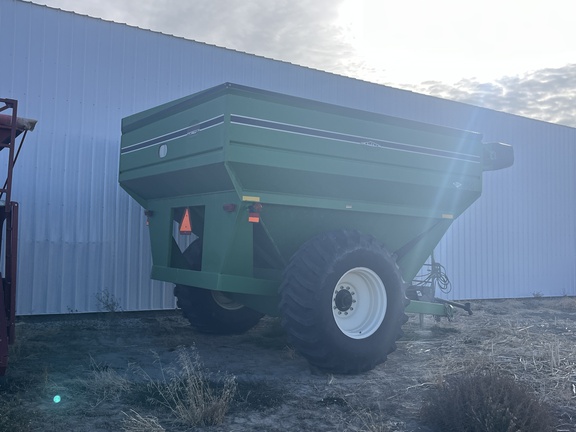 J&M 750-16 Grain Cart