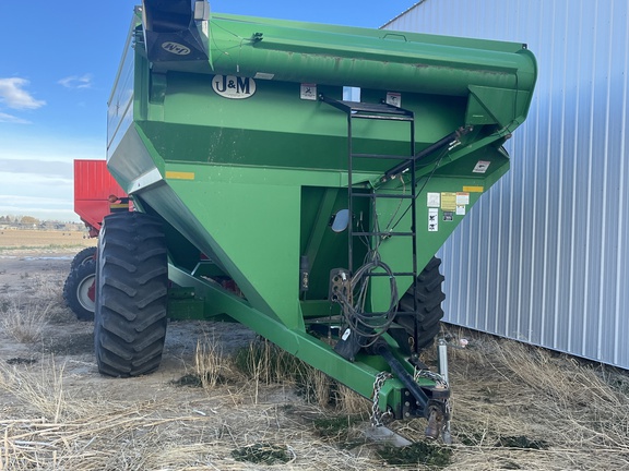 J&M 750-16 Grain Cart