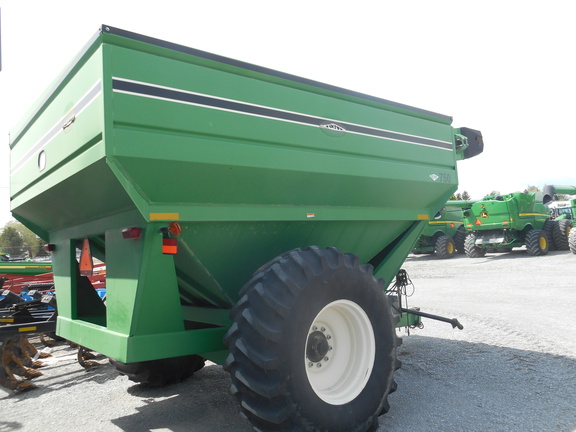 J&M 750-16 Grain Cart