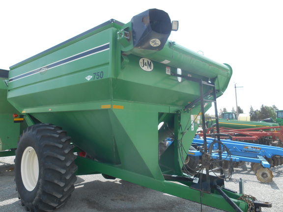 J&M 750-16 Grain Cart