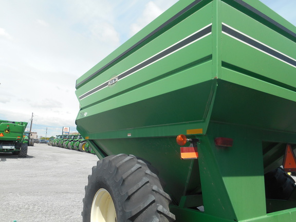 J&M 750-16 Grain Cart