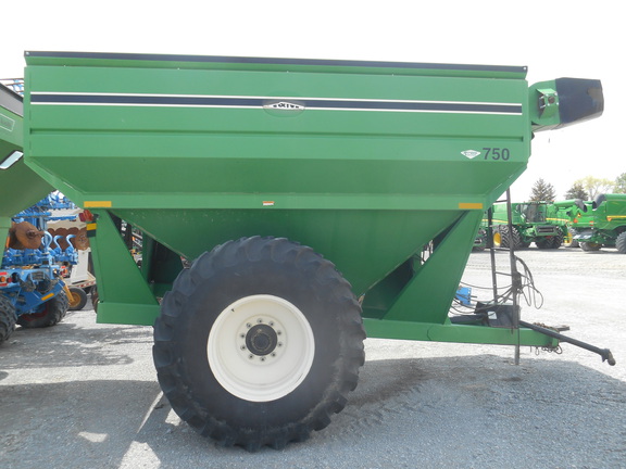 J&M 750-16 Grain Cart
