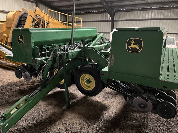 1993 John Deere 455 Drill