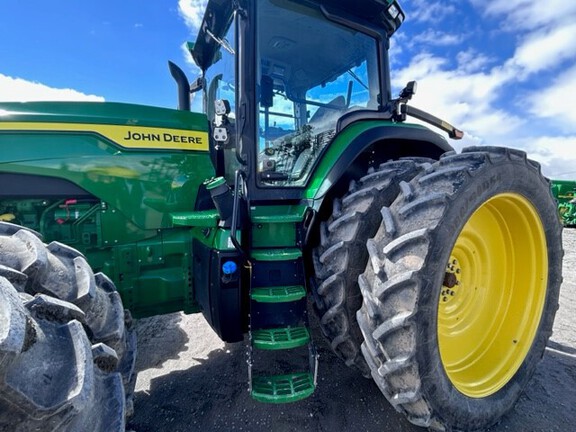 2023 John Deere 8R 250 Tractor