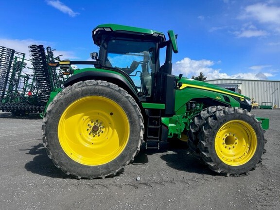 2023 John Deere 8R 250 Tractor