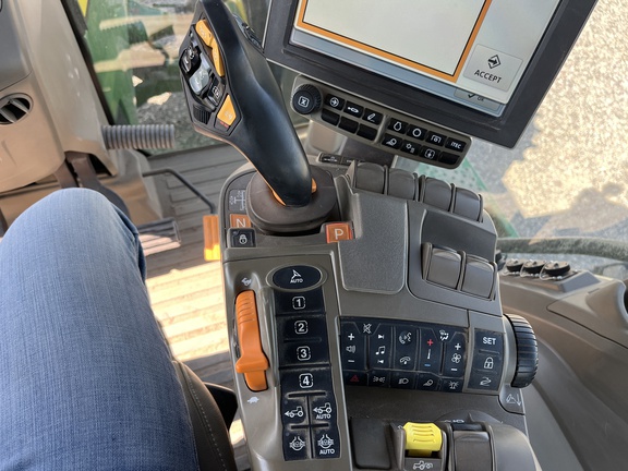 2022 John Deere 8R 340 Tractor