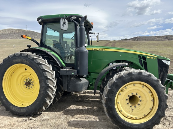 2013 John Deere 8335R Tractor