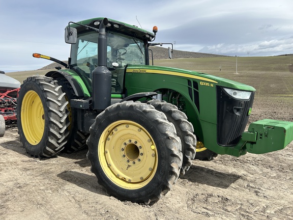 2013 John Deere 8335R Tractor