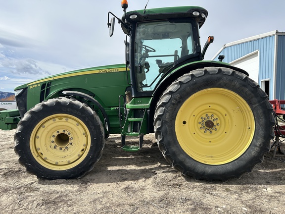 2013 John Deere 8335R Tractor