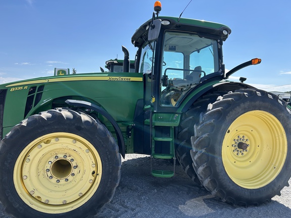 2013 John Deere 8335R Tractor