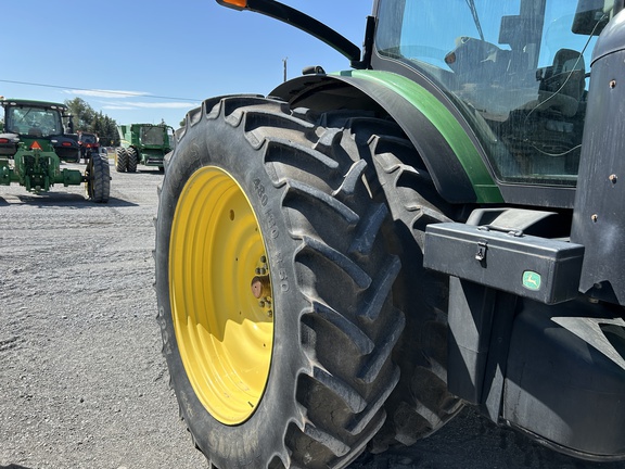 2013 John Deere 8335R Tractor